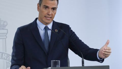 El presidente del Gobierno, Pedro Sánchez, durante la rueda de prensa posterior al Consejo de Ministros celebrado en La Moncloa, este martes. EFE/ Zipi