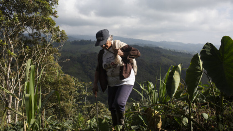 Una trabajadora rural. EDU LEÓN/ PROYECTO ATLAS, FUNDACIÓN ALDEA. 2019.