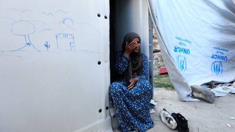 Una mujer de origen sirio en un campo de refugiados de ACNUR en grecia. REUTERS