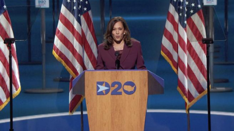 Fotograma de la transmisión en vivo del Comité de la Convención Nacional Demócrata que muestra a la senadora Kamala Harris. EFE/DNCC