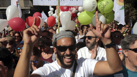 Jesús Candel, conocido como Spiriman, en la manifestación en Granada bajo el lema "Granada por una sanidad pública y digna". EFE/Pepe Torres