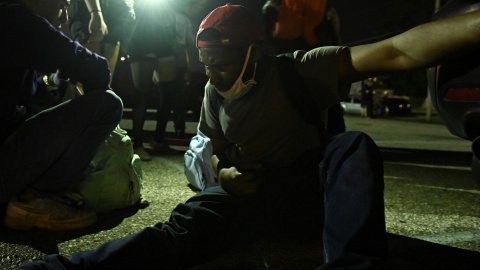 Fotografía tomada durante las protestas en Kenosha (Wisconsin) después de que Jacob Blake recibiese siete disparos de un policía. / REUTERS