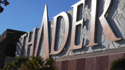 La entrada del centro comercial Thader, de Murcia.