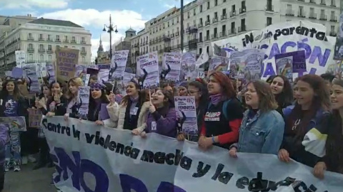 Concentración de estudiantes en la Puerta del Sol de Madrid en apoyo al 8M.