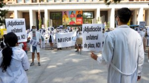 Los médicos residentes anuncian una huelga indefinida tras la negativa de Madrid a negociar un convenio