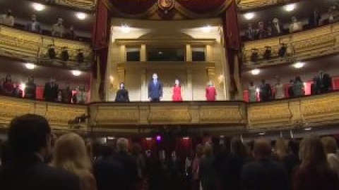 Los Reyes presiden la inauguración de la temporada de Ópera en el Teatro Real de Madrid