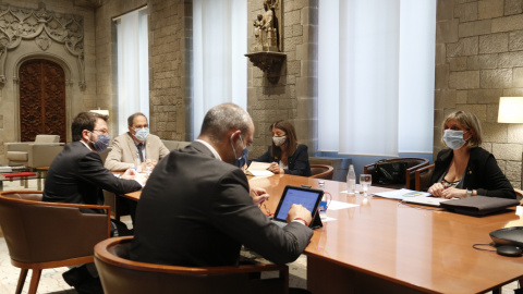 Pla general de la reunió extraordinària del Procicat amb el president de la Generalitat, Quim Torra; el vicepresident, Pere Aragonès, i els consellers Meritxell Budó, Miquel Buch i Alba Vergés. GERARD ARTIGAS / ACN