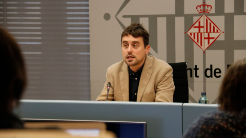 Regidor de Drets de Ciutadania i Participació de l'Ajuntament de Barcelona, Marc Serra, en roda de premsa /ACN Blanca Blay