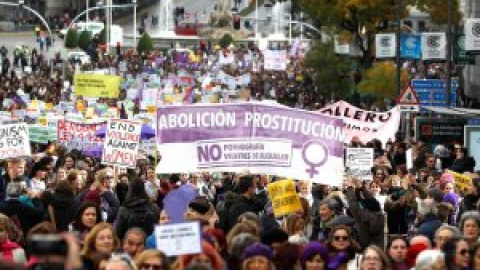 La prostitución se desplaza de los prostíbulos a "garajes, cuevas y caravanas"