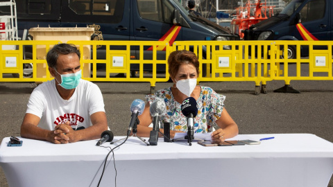 07/09/2020.- La alcaldesa de Mogán (Gran Canaria), Onalia Bueno y el patrón mayor de la Cofradía de Pescadores de Arguineguín, Ricardo Ortega. / EFE - Quique Curbelo