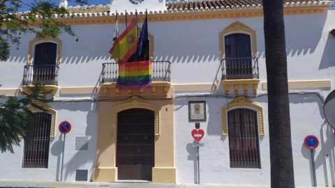 Fachada del Ayuntamiento de El Coronil. / FACEBOOK / EL CORONIL AYUNTAMIENTO