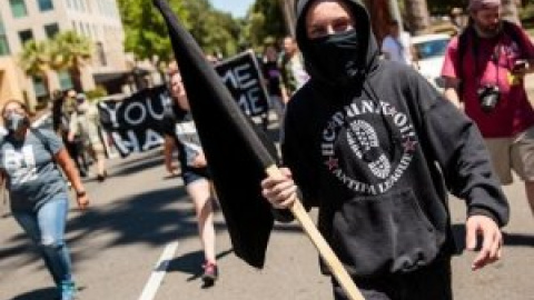 'Antifa', manual de uso contra "nazis de corbata"