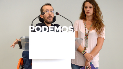 El secretario de Organización de Podemos, Pablo Echenique, y la secretaria de Participación, Noelia Vera.