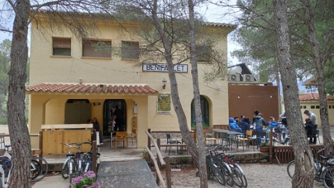 La estación de Benifallet es ahora restaurante y centro turístico de la Via verda de la Terra Alta. / Estació-Benifallet