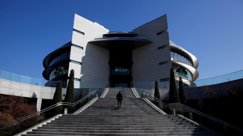 Edificio del Banco Santander, en su sede corporativa de la Ciudad Financiera en la localidad madrileña de Boadilla del Monte. REUTERS/Juan Medina