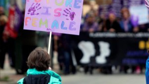 Centenares de feministas toman las plazas de Madrid para calentar motores de cara a las manifestaciones