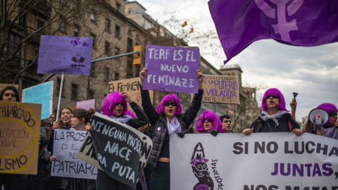 Assistents a la manifestació unitària del 8-M d'aquest 2020 a Barcelona. EUROPA PRESS / PAU VENTEO