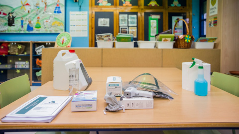 Biblioteca del CEIP Colegio Híspalis, adaptada con las nuevas medidas de seguridad para la prevención de Covid-19 en Sevilla. /María José López / Europa Press