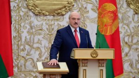 Lukashenko asume "en secreto" la presidencia de Bielorrusia