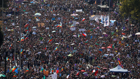 Vista aérea de la masiva manifestación en Santiago de Chile. - REUTERS