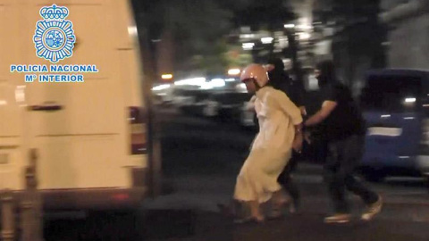 Imagen facilitada por la Policía Nacional, que ha detenido esta madrugada en Madrid a tres presuntos yihadistas marroquíes. | EFE