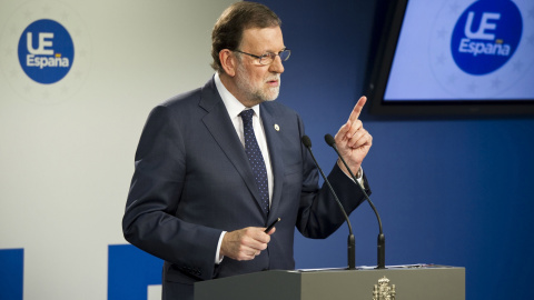 El presidente del Gobierno, Mariano Rajoy, durante la rueda de prensa ofrecida en Bruselas, tras asistir a la reunión del Consejo Europeo. EFE/Horst Wagner