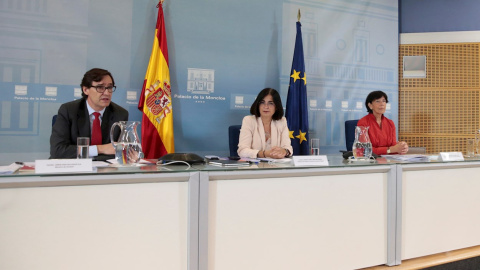 Los ministros de Sanidad, Salvador Illa,  de Política Territorial y Función Pública, Carolina Darias, y de Educación, Isabel Celaá, durante su reunión con las CCAA para abordar la vuelta al cole. EFE/ Jose Maria Cuadrado Jiménez