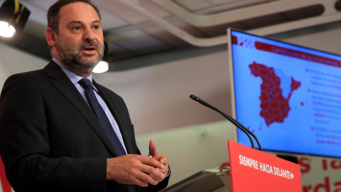 El secretario de Organización del PSOE y ministro de Fomento en funciones, José Luis Ábalos, durante una rueda de prensa en la sede de Ferraz sobre actualidad política. EFE/Fernando Alvarado