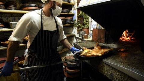 Reapertura de un restaurante en Madrid tras el confinamiento. /Europa Press