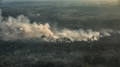 27/08/2020 .-Incendios intencionados en las proximidades de Rio Branco, capital del estado brasileño de Acre, cerca de las fronteras con Perú y Bolivia. SÉRGIO VALE/ AMAZÔNIA REAL.