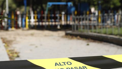 21/09/2020.- Vista del Parque Los Mosquitos en Ciudad Lineal que permanece cerrado. La Comunidad de Madrid restringe a partir de este lunes la movilidad en las 37 áreas sanitarias. / EFE - J.J. Guillen