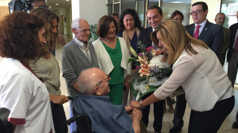 Susana Díaz en una visita a la residencia para personas mayores Fundomar Los Bermejales