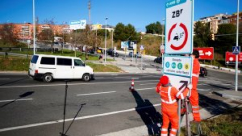 Los transportistas critican las medidas anticontaminación de Madrid y Barcelona