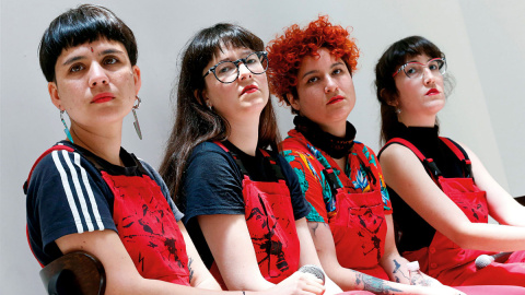 Dafne Valdés, Sibila Sotomayor, Paula Cometa y Lea Cáceres, las integrantes del colectivo feminista LasTesis. REUTERS/Rodrigo Garrido/Archivo