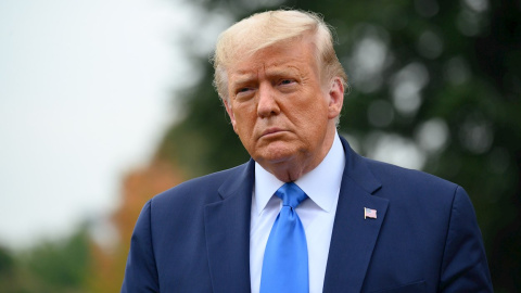 El presidente de los EE. UU., Donald J. Trump, habla con los medios de comunicación en el jardín sur de la Casa Blanca. EFE / EPA / ERIN SCOTT / POOL