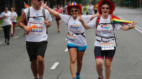 Varios participantes durante la Carrera por la Diversidad, prueba organizada por primera vez con motivo de la celebración del World Pride en Madrid. EFE/Ángel Díaz