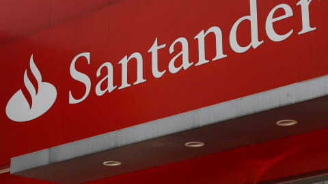 El logo del Banco Santander en una de sus sucursales en Ciudad de México. REUTERS/Edgard Garrido