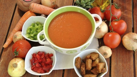 Receta de gazpacho andaluz, una de las sopas frías favoritas de Caius Apicius. / MARCAESPANA.ES