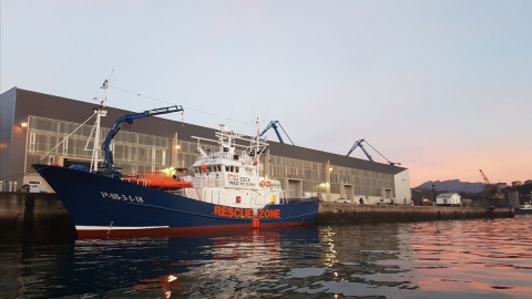 El barco Aita Mari, de la ONG Salvamento Maritímo Humanitario, amarrado en el puerto de Pasaia, Guipúzcoa-. SMH