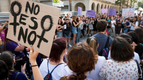 Manifestación en protesta por la puesta en libertad bajo fianza de los cinco miembros de la Manada, condenados a nueve años de prisión por un delito de abuso sexual de una joven madrileña. EFE/Archivo