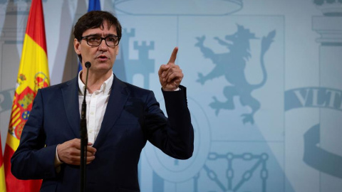 El ministro de Sanidad, Salvador Illa, durante una rueda de prensa, este sábado, en Barcelona. EFE/ Enric Fontcuberta