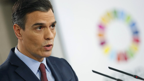 10/03/2020.- El presidente del Gobierno, Pedro Sánchez, durante la rueda de prensa ofrecida este martes en el palacio de la Moncloa para hablar de medidas frente al coronavirus. EFE/JAVIER LIZÓN