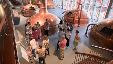 Sala de las antiguas calderas de cocción del museo Mundo Estrella Galicia. / MEGA