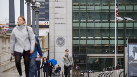 Los trabajadores de la SEC, en Washington, empezaron este martes a trabajar desde casa. /EFE