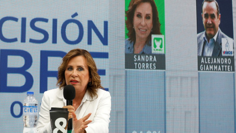 Sandra Torres, candidata presidencial a la UNE habla con los medios de comunicación después de la primera vuelta de las elecciones presidenciales | Reuters