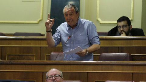 El diputado de Compromis Joan Baldoví, durante su intervención en la sesión de control al Gobierno en el Congreso de los Diputados. EFE/Kiko Huesca