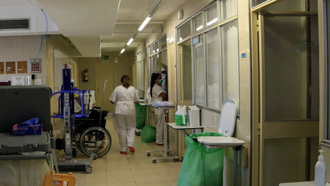 El passadís de la Unitat de Semicritics de l'Hospital Vall d'Hebron, el dispositiu per atendre millor aquests pacients i guanyar rapidesa en cas necessari per a la Covid-19, ja que es pot transformar en UCI. Laura Fíguls | ACN