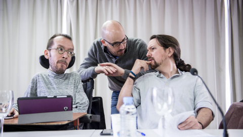 Pablo Iglesias con Nacho Álvarez y Pablo Echenique, en la última reunión del Consejo Ciudadano Estatal.