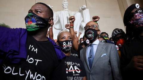 Protesta contra el racismo frente a la estatua de George Washington. REUTERS