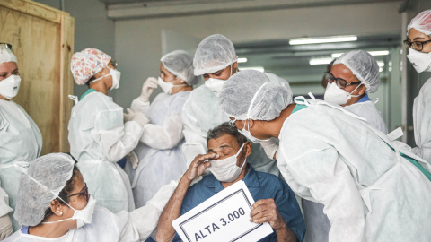 Celebración del alta número 3.000 en los hospitales de campaña de Recife (estado de Pernambuco, Brasil). ANDRÉA RÊGO BARROS/